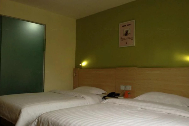 Room 5 of 10
