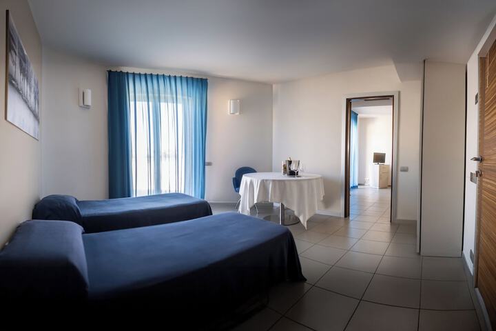 Room 10 of 31