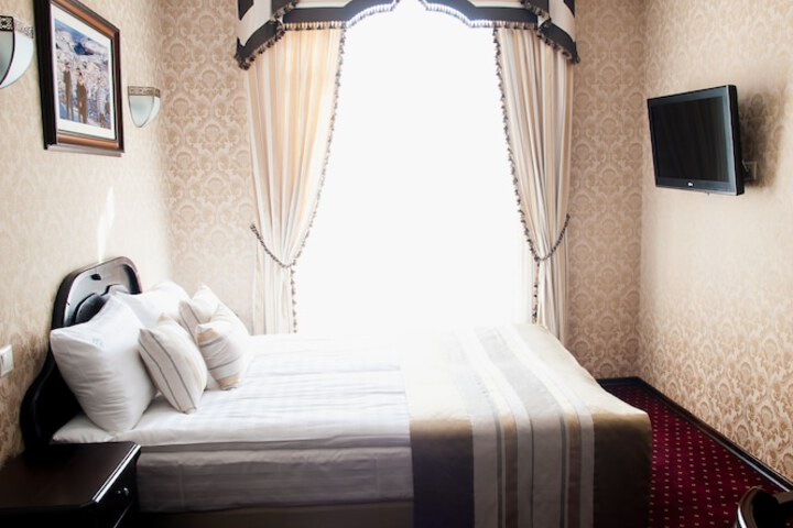 Room 21 of 120
