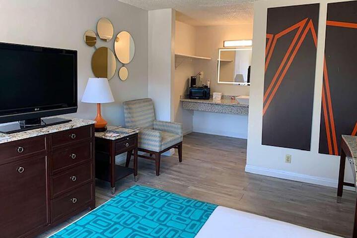 1 Queen Bed (1 of 13)