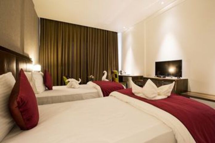 Room 6 of 18