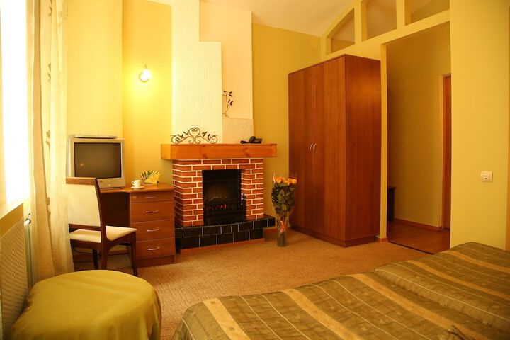Room 16 of 115