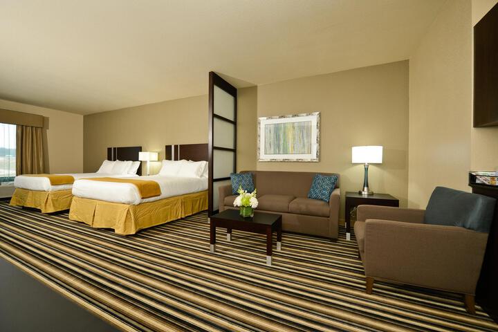 2 Queen Beds (6 of 15)