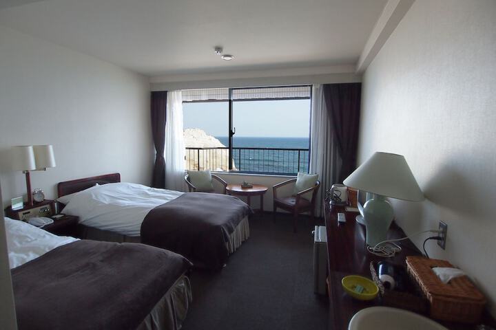 Room 2 of 42