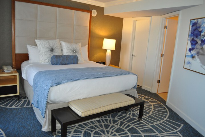 Room 4 of 74
