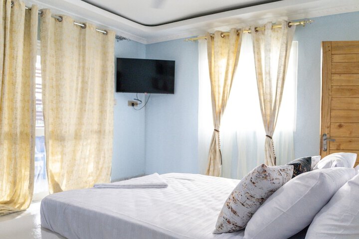 Room 4 of 7