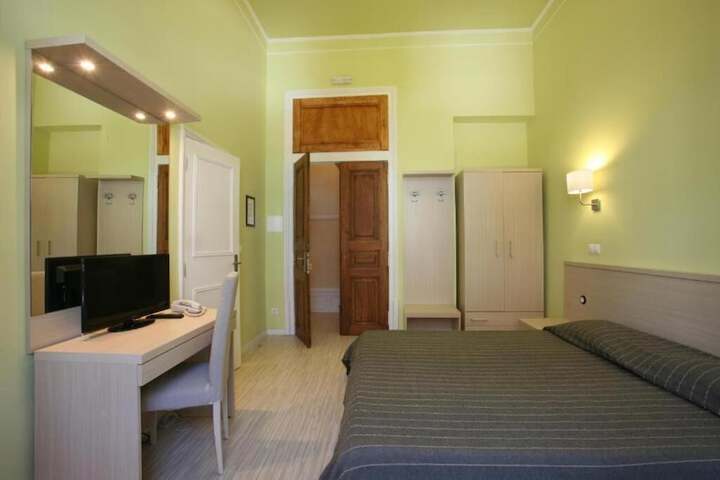 Room 14 of 38