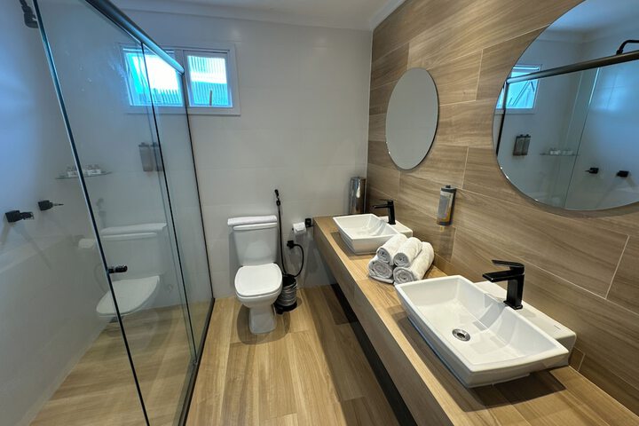 Room 4 of 40