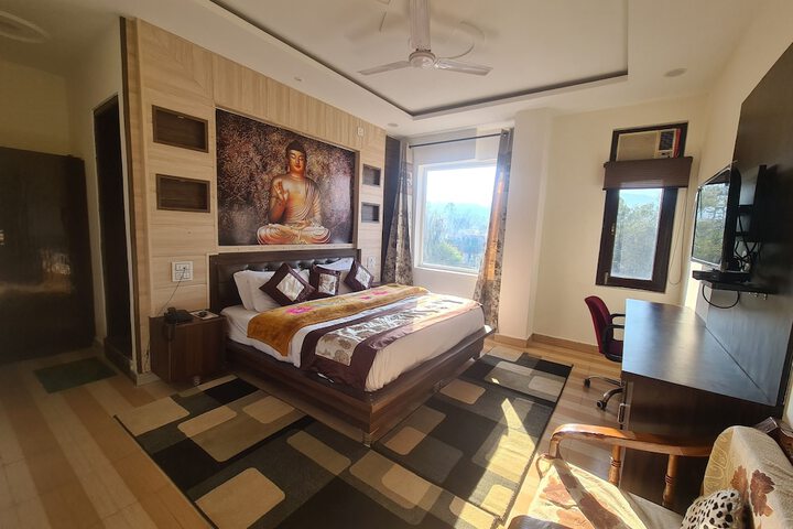 Room 33 of 45