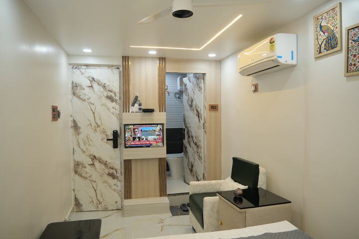 Room 9 of 36