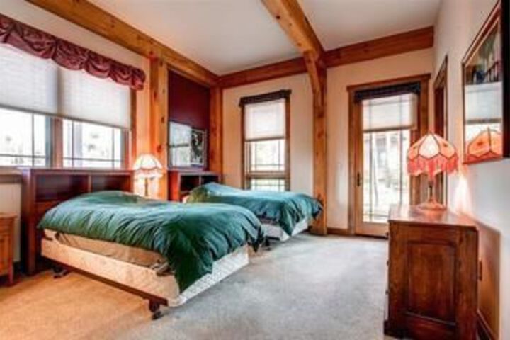 Room 9 of 24