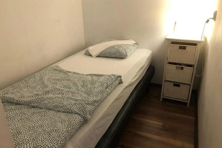 Room 7 of 8