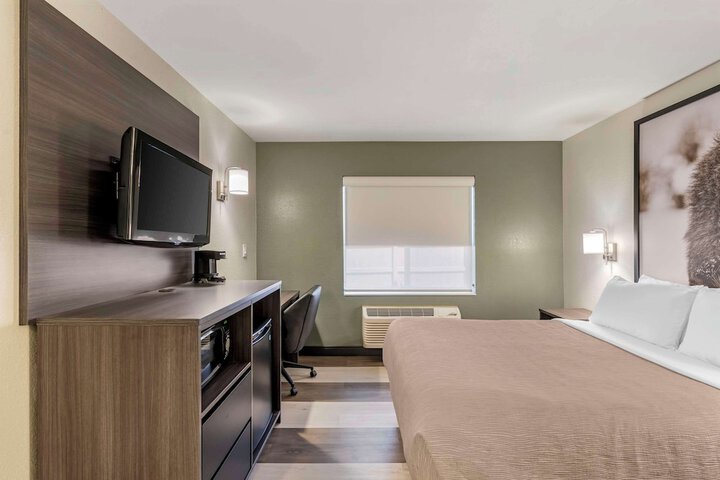 Room 9 of 41