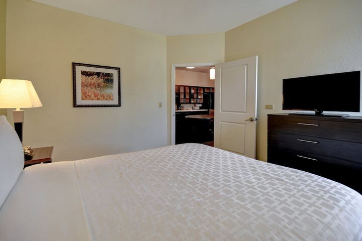 Studio Suite Queen Bed (11 of 32)