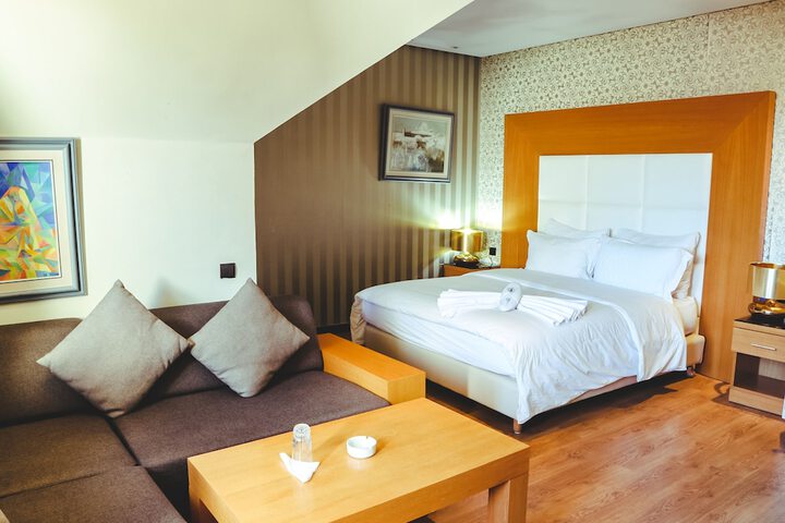 Room 8 of 18