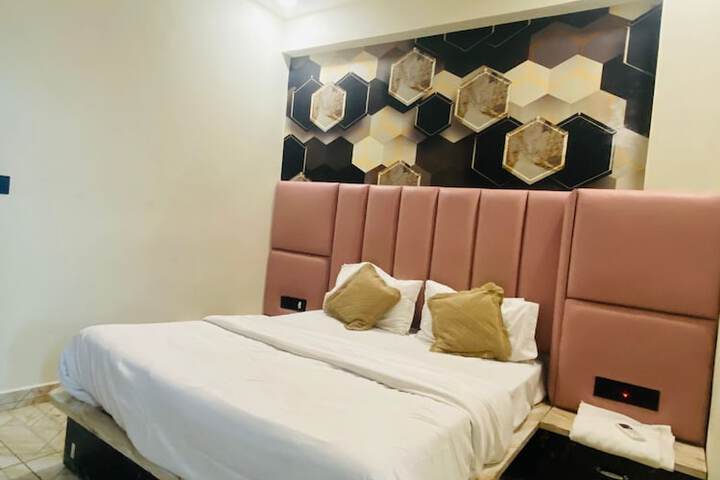 Room 7 of 19