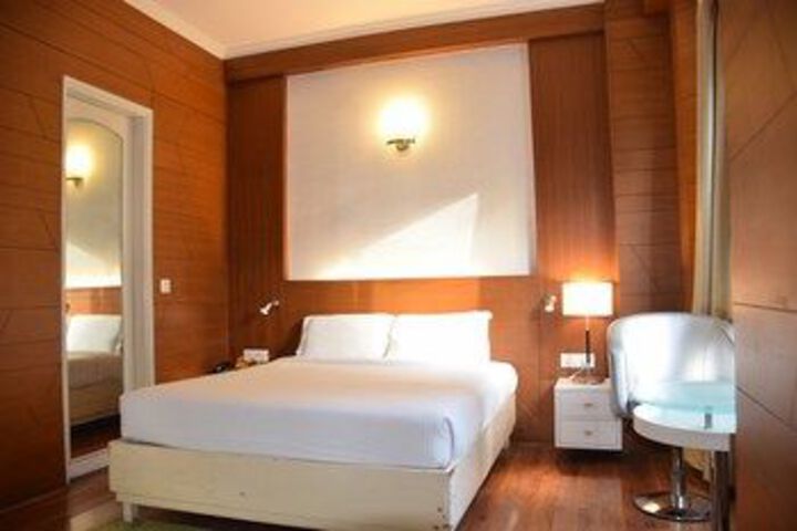 Room 11 of 22