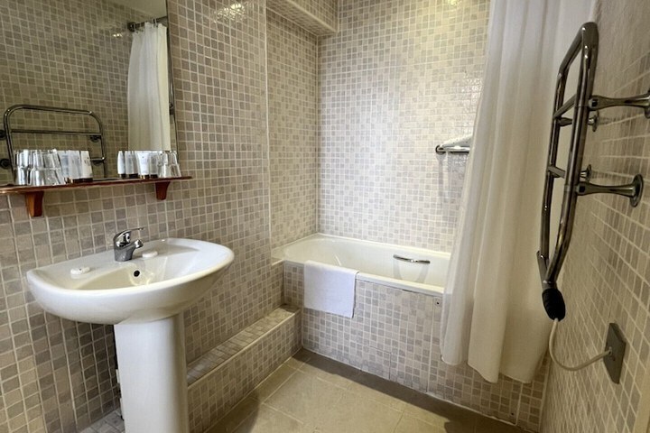 Room 44 of 74