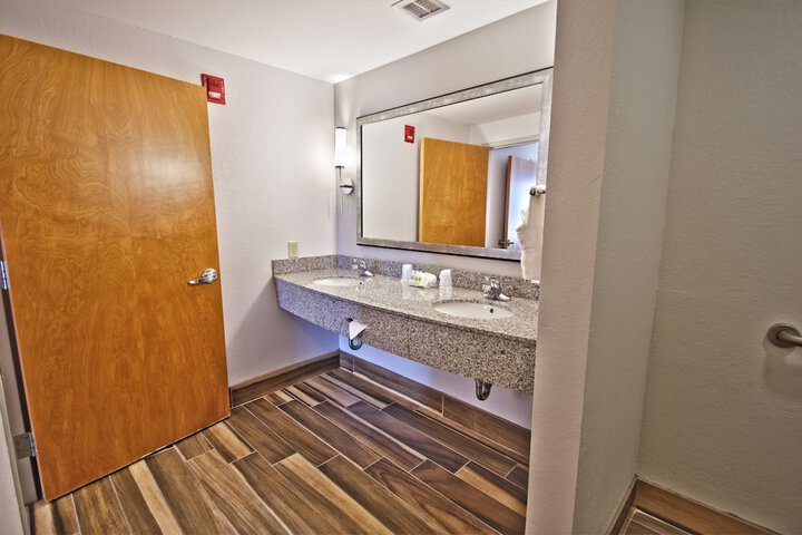 Room 3 of 94