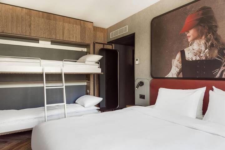 Room 13 of 50