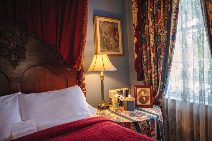 Room 27 of 153