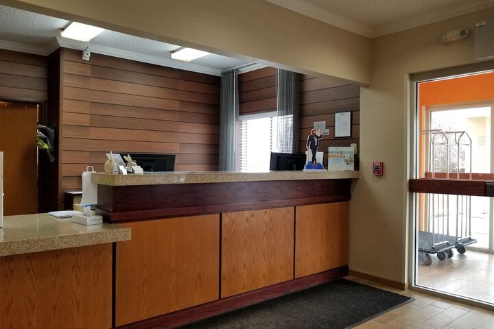 Check-in/check-out kiosk