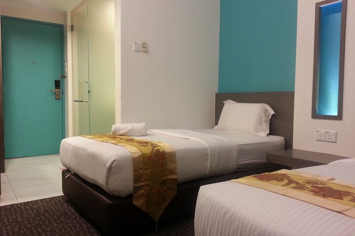 Room 12 of 34