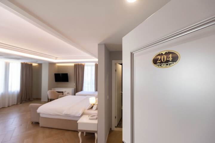 Room 8 of 47