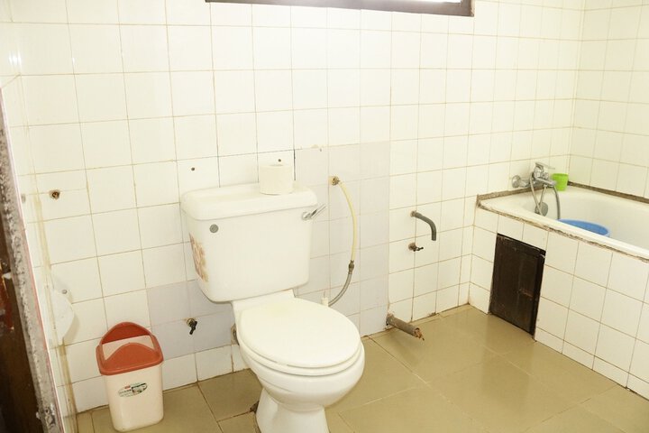 Room 5 of 9