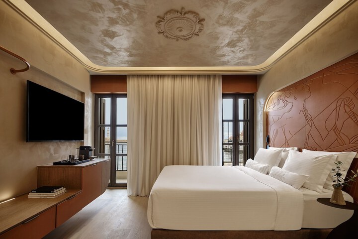 Room 9 of 24