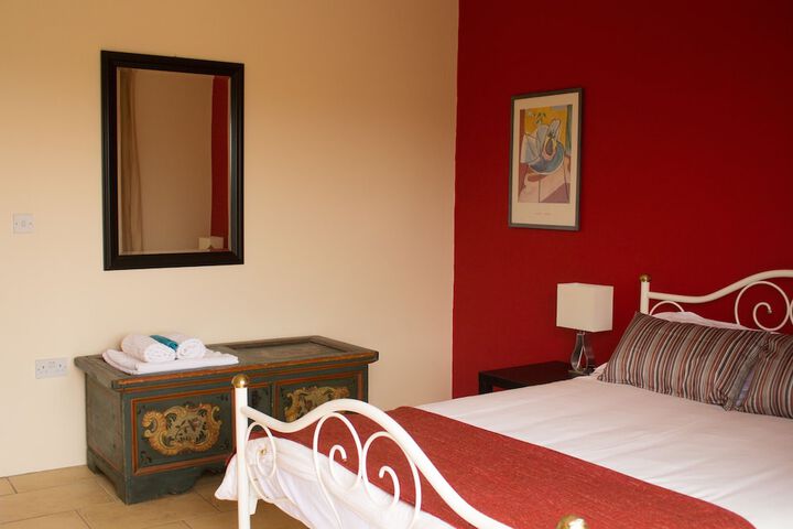 Room 5 of 10