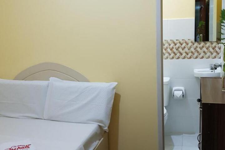 B & S Orchids suites hotel