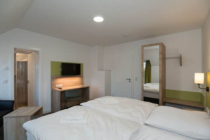 Room 14 of 85