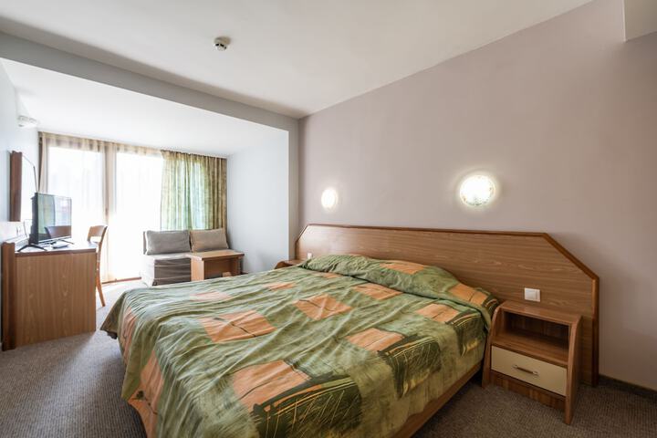 Room 5 of 33