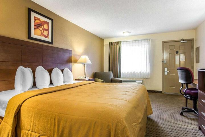 1 King Bed (5 of 5)