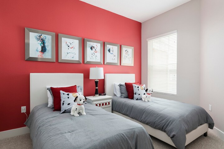 Room 13 of 28