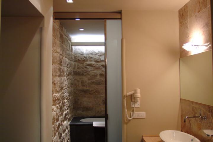 Room 21 of 54