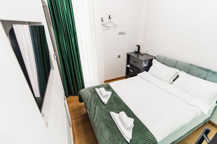 Room 7 of 36
