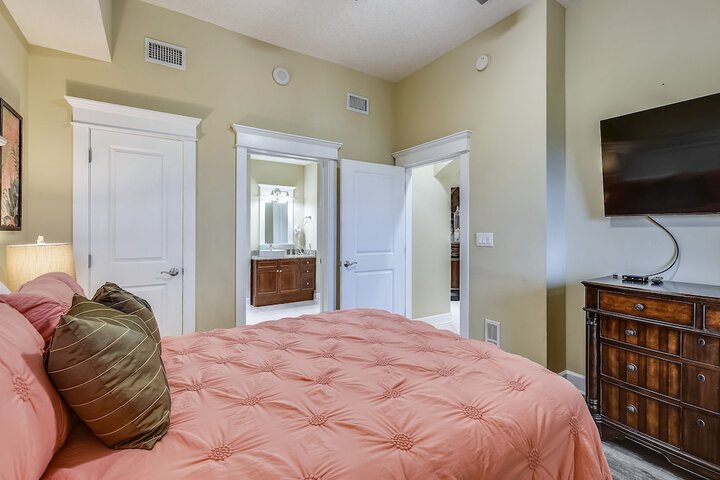 Room 43 of 308