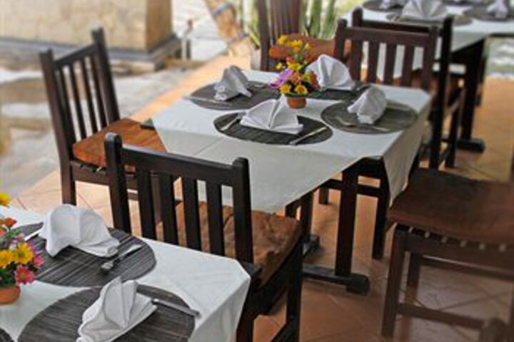 Dining 19 of 21