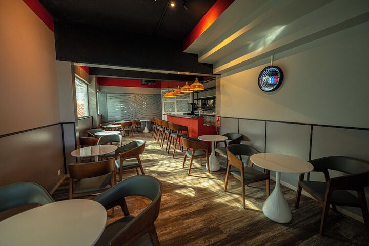 Lounge 101 of 124