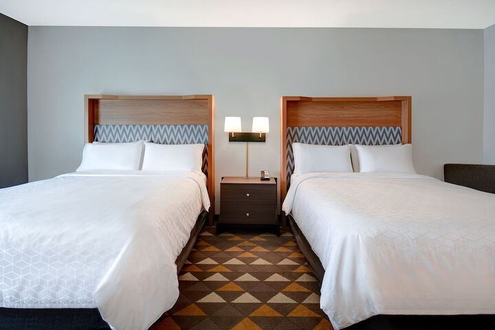 Premium 2 Queen Beds (15 of 18)