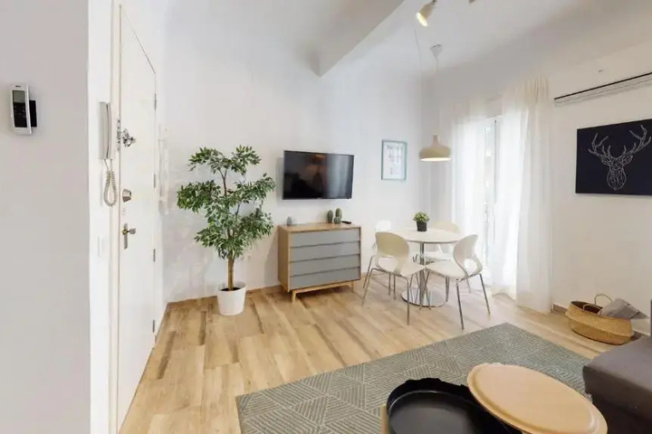 Room 4 of 14