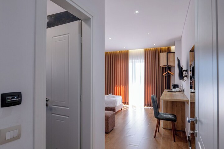 Room 45 of 76