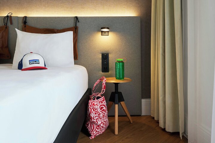 Room 9 of 40