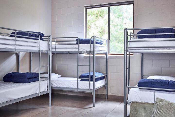 Room 4 of 76