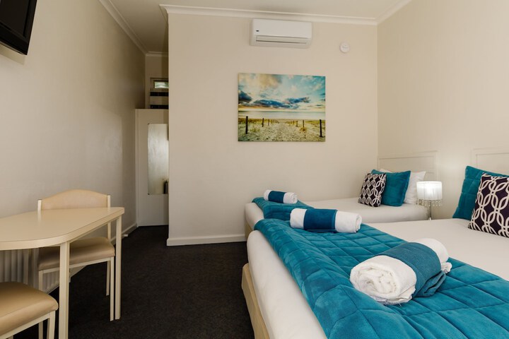 Room 6 of 42
