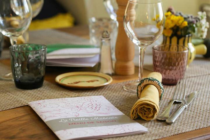 Dining 48 of 60