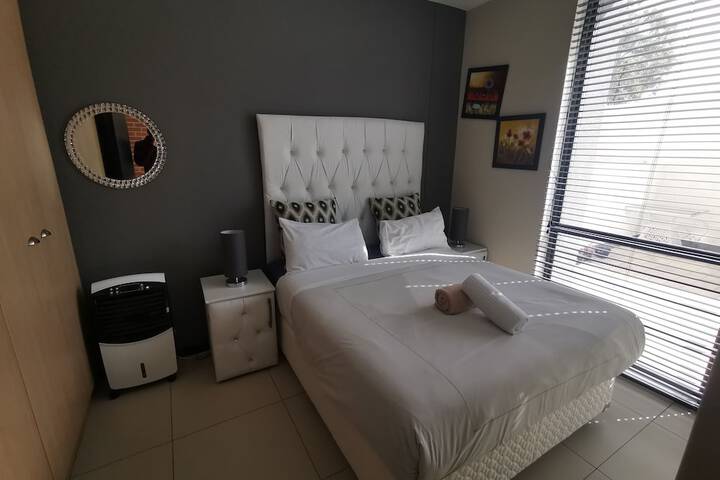 Room 6 of 215