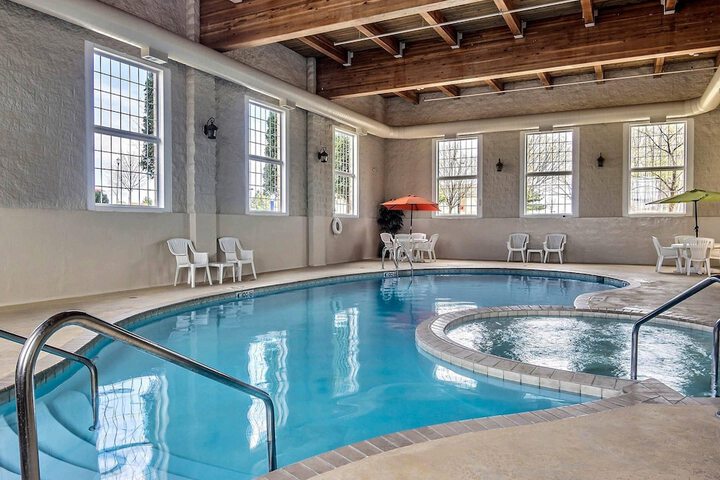 Hotel with Pool